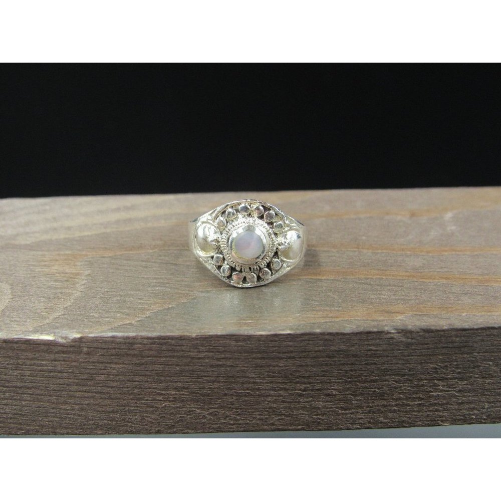 Size 5.5 Sterling Silver Orb Pattern White Shell Dainty Band Ring